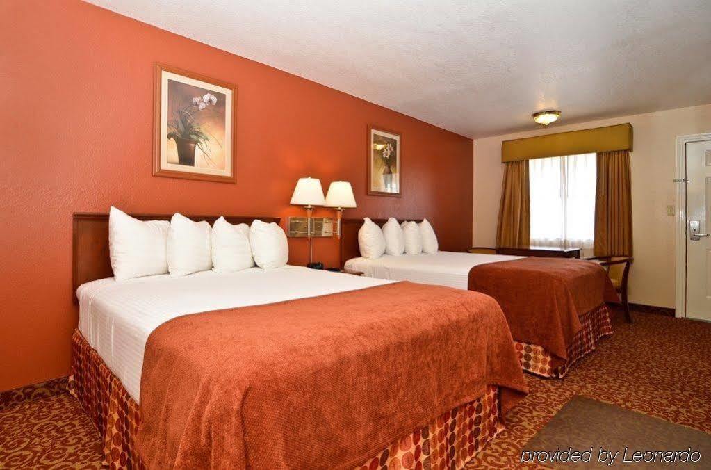 Surestay Hotel By Best Western Zapata Екстериор снимка